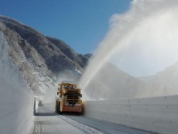 立山黒部アルペンルートの除雪を開始しました！